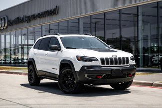 Used 2019 Jeep Cherokee Trailhawk image 1