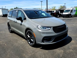 New 2025 Chrysler Pacifica Limited w/ Uconnect Theater Family Group image 1