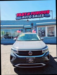 Used 2022 Volkswagen Taos SE image 1