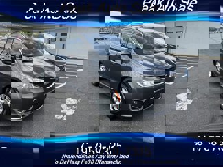 Used 2018 Chrysler Pacifica Touring-L w/ Tire & Wheel Group image 1