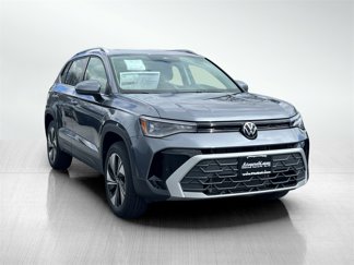 New 2025 Volkswagen Taos SE image 1