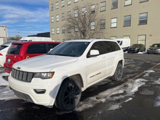 Used 2019 Jeep Grand Cherokee Altitude image 1