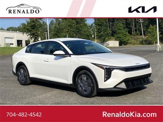 New 2025 Kia K4 LX image 1