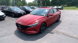 Used 2022 Hyundai Elantra SEL image 1