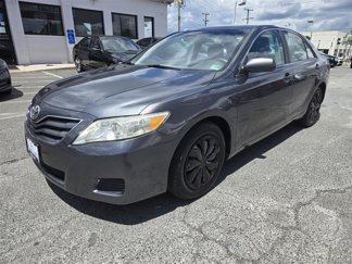 Used 2011 Toyota Camry LE image 1