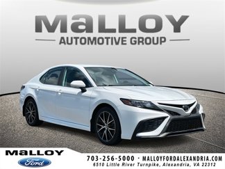 Used 2022 Toyota Camry SE image 1