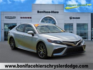 Used 2023 Toyota Camry SE image 1