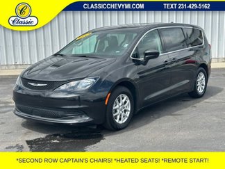 Used 2023 Chrysler Voyager LX image 1