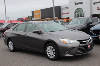 Used 2016 Toyota Camry LE image 1
