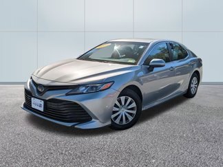Used 2018 Toyota Camry LE image 1