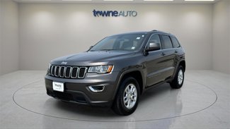Used 2019 Jeep Grand Cherokee Laredo image 1