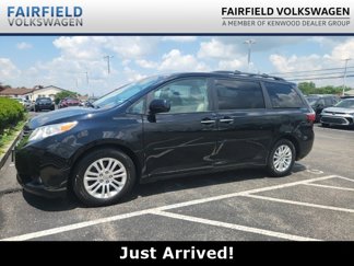 Used 2015 Toyota Sienna XLE image 1