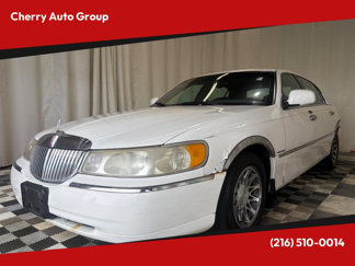 Used 2001 Lincoln Town Car Signature image 1