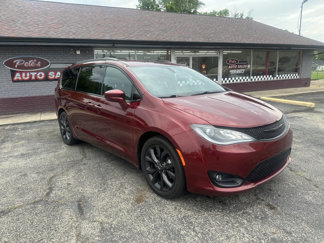 Used 2019 Chrysler Pacifica Touring-L w/ S Appearance Package image 1