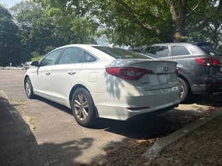 Used 2016 Hyundai Sonata SE image 1