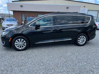 Used 2017 Chrysler Pacifica Touring-L image 1