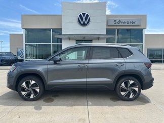 New 2025 Volkswagen Taos SE image 1