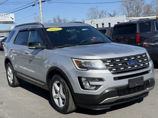 Used 2017 Ford Explorer XLT image 1