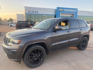Used 2017 Jeep Grand Cherokee Altitude image 1