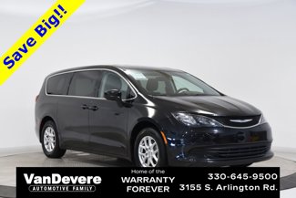 Used 2017 Chrysler Pacifica Touring image 1