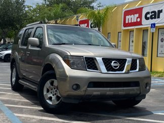 Used 2005 Nissan Pathfinder SE w/ (P01) Se Premium Pkg image 1