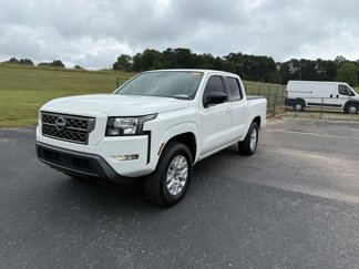 Used 2022 Nissan Frontier SV image 1