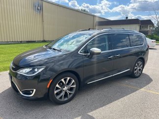 Used 2017 Chrysler Pacifica Limited w/ UConnect Theater Package image 1