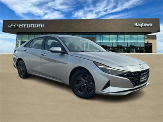 Used 2023 Hyundai Elantra SEL image 1