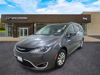 Used 2017 Chrysler Pacifica Touring-L image 1