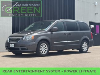 Used 2016 Chrysler Town & Country Touring image 1