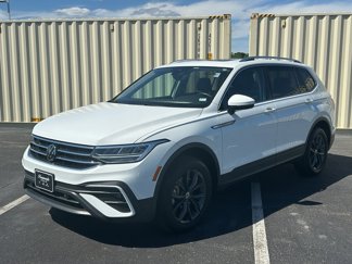 Used 2022 Volkswagen Tiguan SE w/ Panoramic Sunroof Package image 1