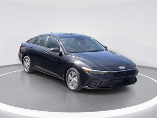 New 2025 Hyundai Elantra SE image 1