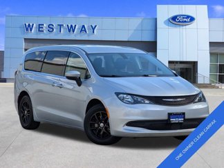 Used 2022 Chrysler Voyager LX image 1