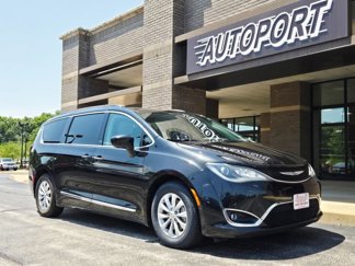 Used 2017 Chrysler Pacifica Touring-L image 1
