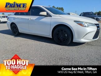 Used 2017 Toyota Camry SE image 1