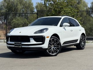 Used 2025 Porsche Macan image 1