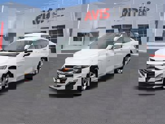 Used 2023 Chevrolet Malibu LT image 1