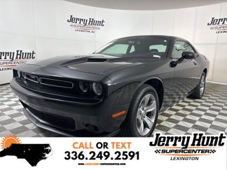 Used 2019 Dodge Challenger SXT image 1