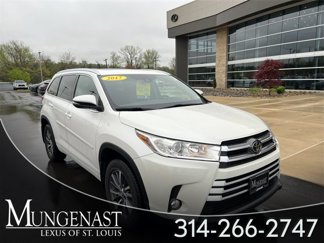 Used 2017 Toyota Highlander XLE image 1