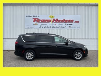 Used 2022 Chrysler Pacifica Touring-L image 1