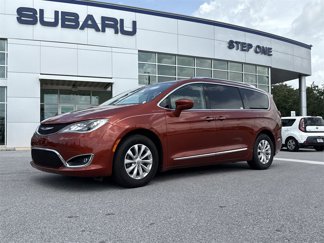 Used 2018 Chrysler Pacifica Touring-L image 1