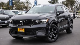 Used 2025 Volvo XC40 B5 Core image 1