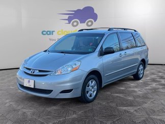 Used 2010 Toyota Sienna LE image 1