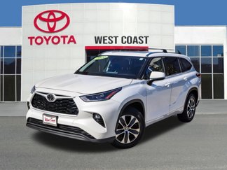 Used 2021 Toyota Highlander XLE image 1