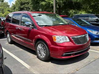 Used 2016 Chrysler Town & Country Touring-L image 1