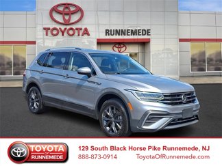 Used 2022 Volkswagen Tiguan SE image 1