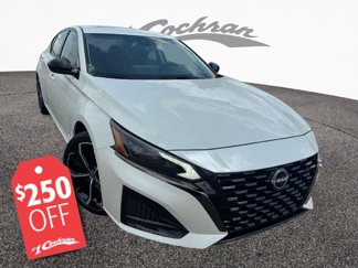 Used 2023 Nissan Altima 2.5 SR w/ SR Premium Package image 1