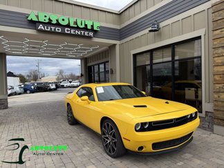 Used 2017 Dodge Challenger SXT w/ Driver Convenience Group image 1