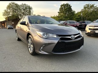 Used 2017 Toyota Camry SE image 1