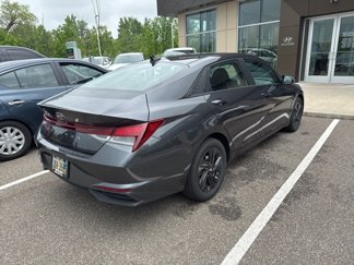 Used 2022 Hyundai Elantra SEL image 1